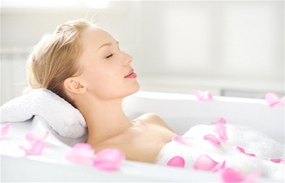 KHI DÙNG DUNG DỊCH VỆ SINH BẬN NÊN BIẾT NHỮNG ĐIỀU NÀY